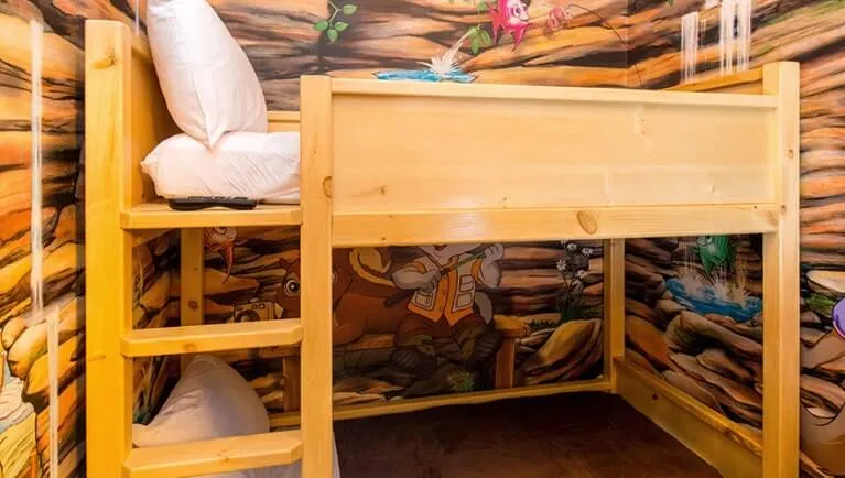 The bunk beds in the Wolf Den Suite 